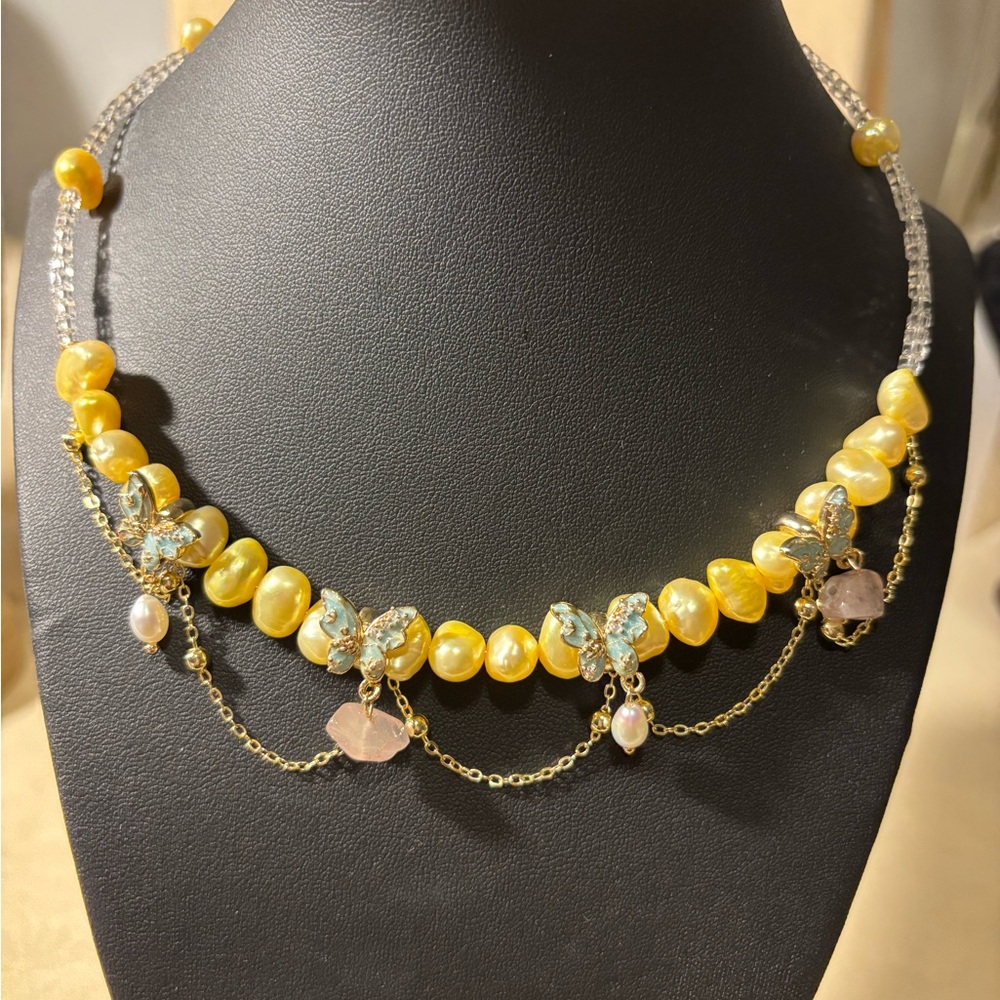 Elegant Gold and Pink Pearl Necklace
